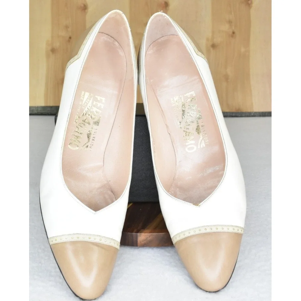 Salvatore Ferragamo Maresca Women Shoes Sz US 8.5 B Pumps Two Tone Cream & Taupe
